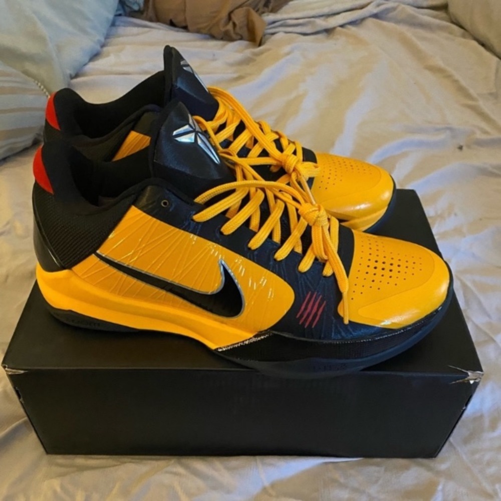 Kobe 5 Bruce Lee size 12 barely worn